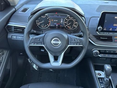 Used 2025 Nissan Altima 2.5 SV AWD/4WD image 16
