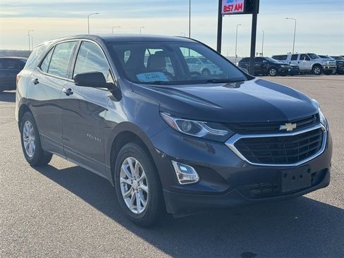 Used 2019 Chevrolet Equinox LS image 2