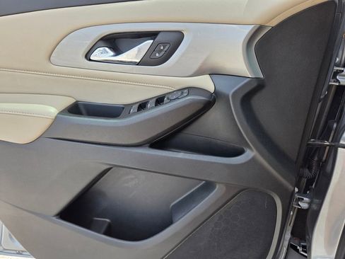 Used 2023 Chevrolet Traverse LS FWD image 22