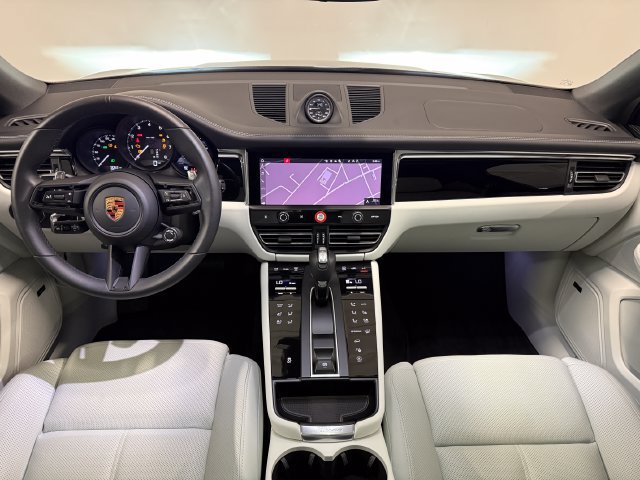 Certified 2026 Porsche Macan Turbo AWD/4WD image 16