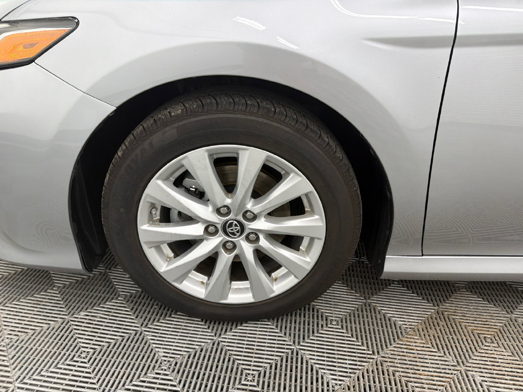 Used 2019 Toyota Camry LE FWD image 12
