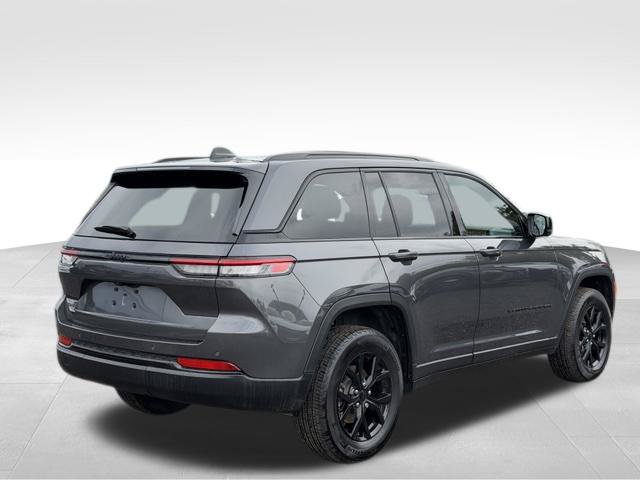 Used 2025 Jeep Grand Cherokee 4WD image 7