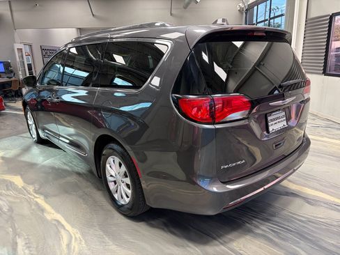 Used 2018 Chrysler Pacifica Touring-L Plus FWD image 33