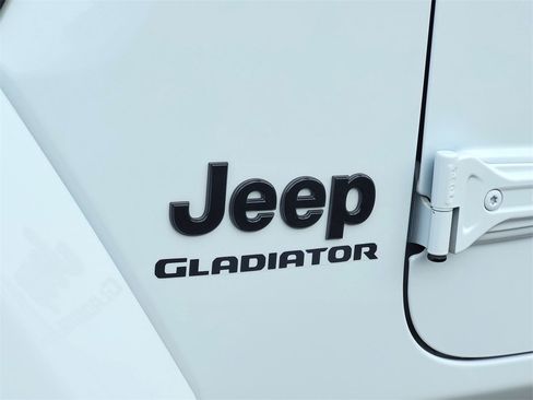 Used 2021 Jeep Gladiator Overland image 10