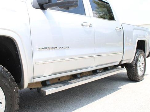 Used 2019 GMC Sierra 2500 Denali w/ Duramax Plus Package AWD/4WD image 9