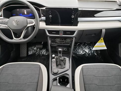 New 2026 Volkswagen Taos SE AWD/4WD image 9