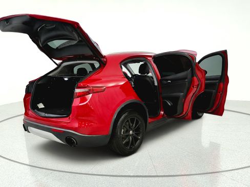 Used 2018 Alfa Romeo Stelvio AWD image 14
