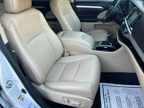 Used 2018 Toyota Highlander XLE image 12