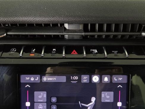 Used 2023 Jeep Grand Cherokee Altitude image 27