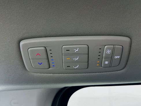 Used 2024 Kia Carnival LX image 26