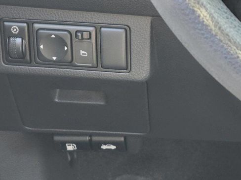 Used 2008 Nissan Versa 1.8 SL 4dr Hatchback CVT w/ ABS Pkg image 26