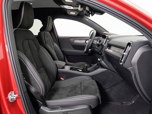 Used 2023 Volvo C40 P8 Recharge Ultimate image 19