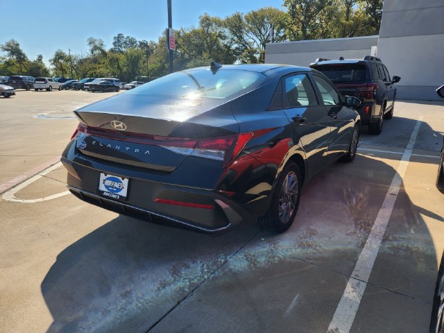 Used 2024 Hyundai Elantra SEL FWD image 4
