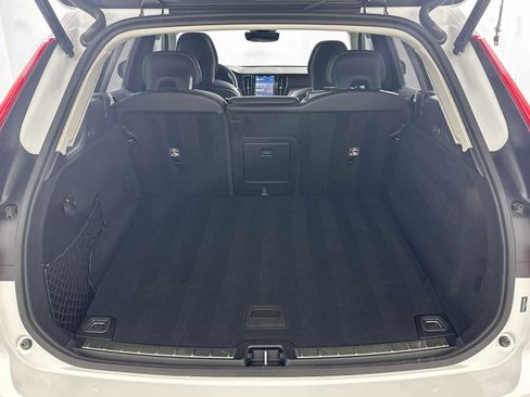 Used 2025 Volvo XC60 T8 Plus image 24