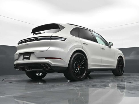New 2026 Porsche Cayenne AWD/4WD image 40