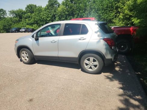 Used 2020 Chevrolet Trax LS w/ Tint and Cruise Package FWD image 5