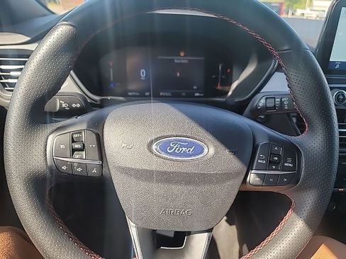 Used 2025 Ford Escape ST-Line AWD/4WD image 16