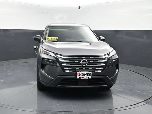 Used 2024 Nissan Rogue S AWD/4WD image 2