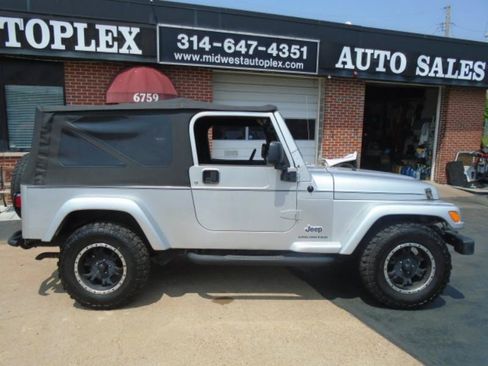 Used 2005 Jeep Wrangler Unlimited AWD/4WD image 2
