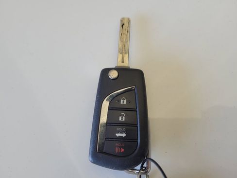 Used 2022 Toyota Camry SE FWD image 32