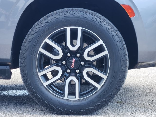 Used 2022 GMC Yukon AT4 AWD/4WD image 11