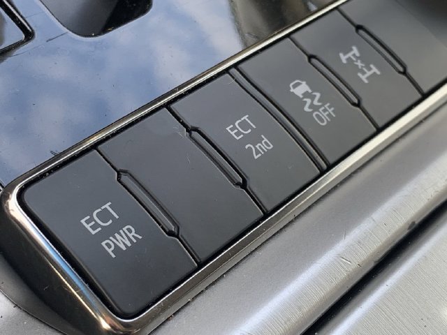 Used 2016 Toyota Land Cruiser AWD/4WD image 12