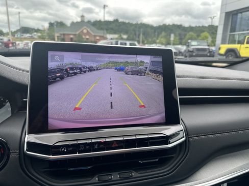 Used 2023 Jeep Compass Limited image 34