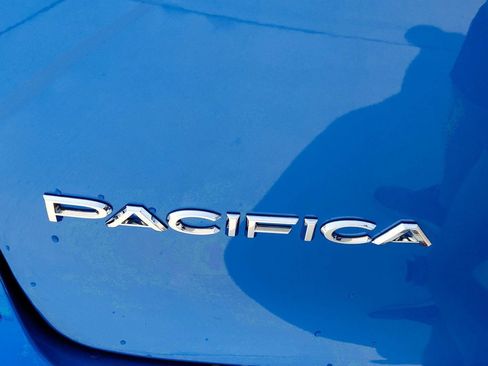New 2027 Chrysler Pacifica Limited w/ Family Tech Group AWD/4WD image 24
