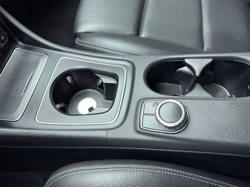 Used 2020 Mercedes-Benz GLA 250 image 30