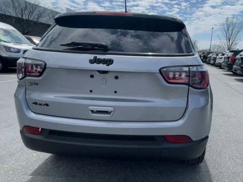 Used 2023 Jeep Compass Latitude AWD/4WD image 3