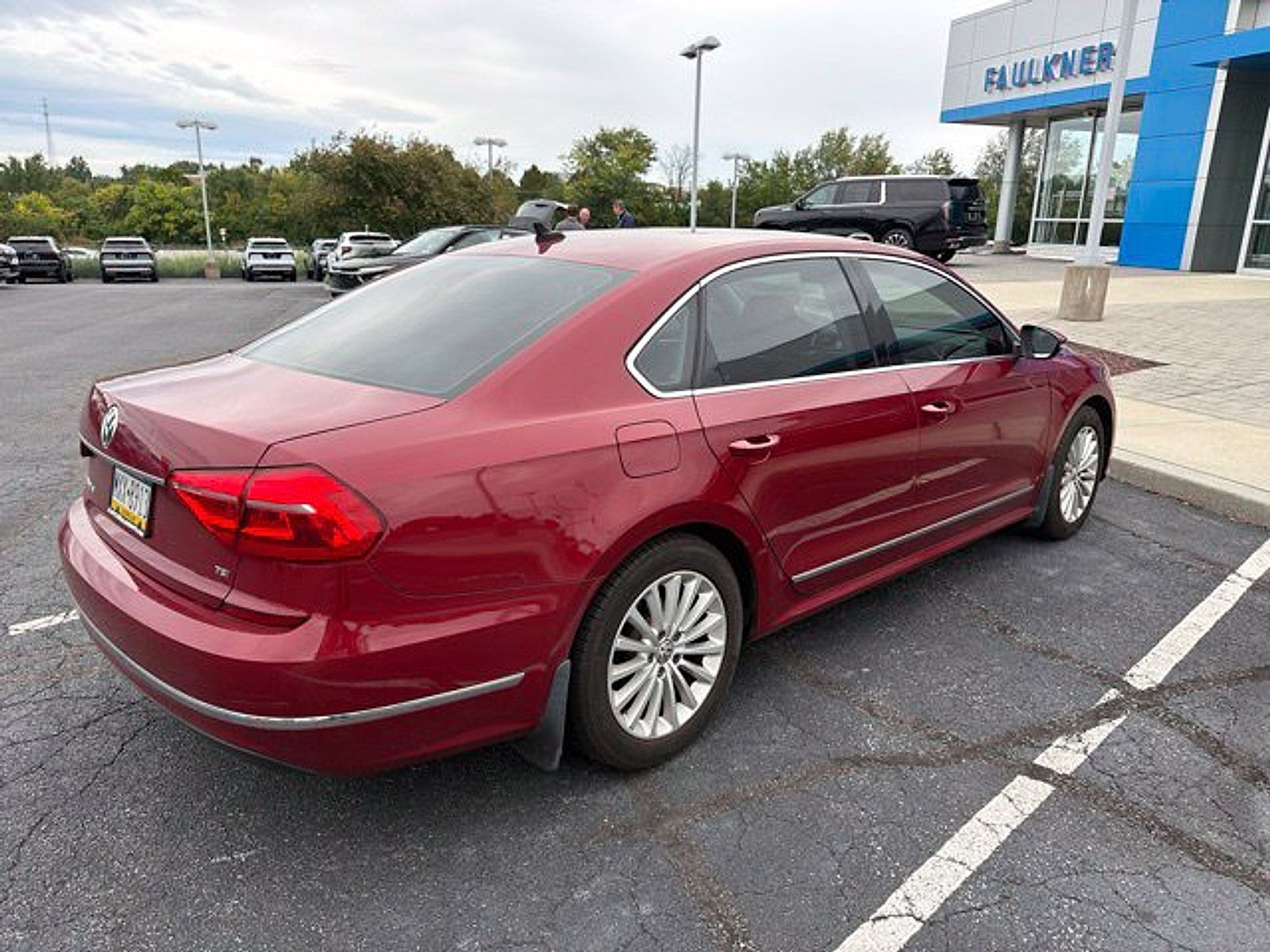Used 2016 Volkswagen Passat 1.8T SE FWD image 4