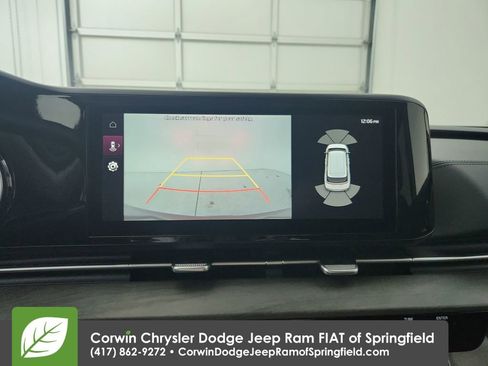 Used 2024 Kia Carnival EX image 25