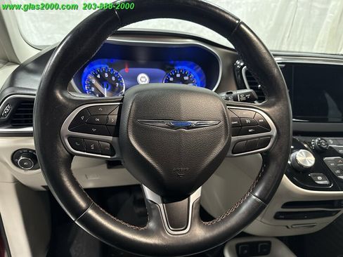 Used 2018 Chrysler Pacifica Touring-L Plus image 4