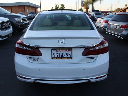 Used 2017 Honda Accord Touring image 6