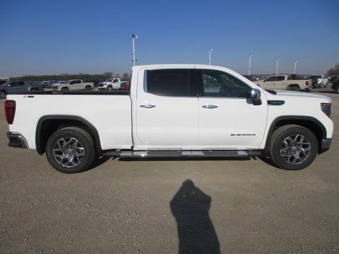 New 2026 GMC Sierra 1500 SLT w/ SLT Premium Plus Package AWD/4WD image 3