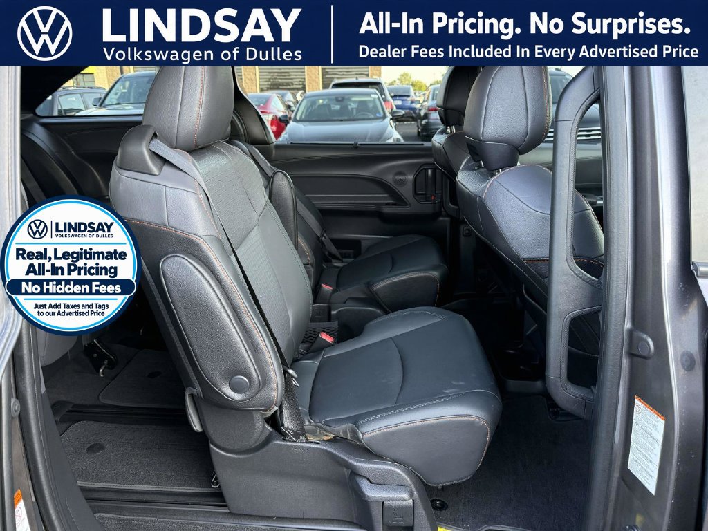 Used 2022 Toyota Sienna XSE w/ XSE Plus Package FWD image 16