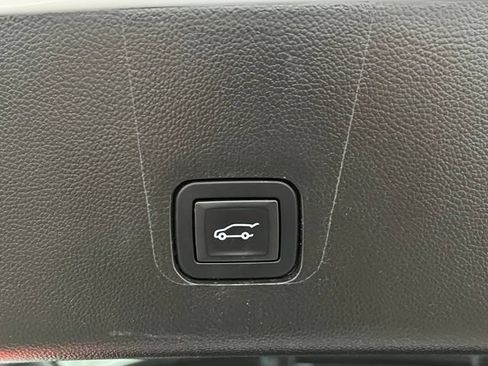 Used 2019 Chevrolet Traverse Premier AWD/4WD image 14