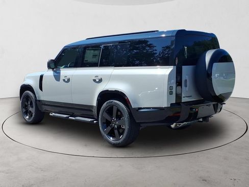 New 2026 Land Rover Defender 130 X-Dynamic SE AWD/4WD image 7