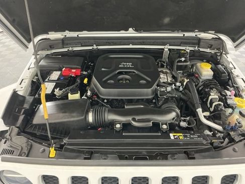 Used 2018 Jeep Wrangler Unlimited Sahara AWD/4WD image 28