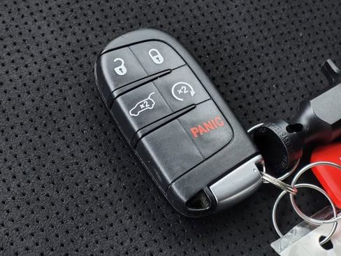 Used 2020 Jeep Grand Cherokee Altitude image 25