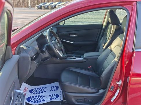 Used 2023 Nissan Sentra SR w/ SR Premium Package image 14