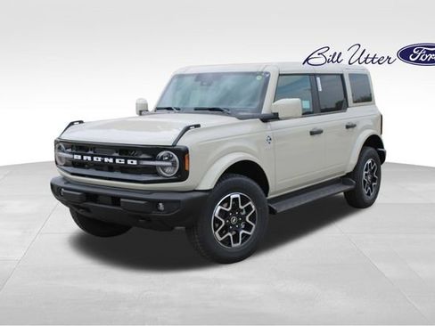 New 2026 Ford Bronco Outer Banks AWD/4WD image 1