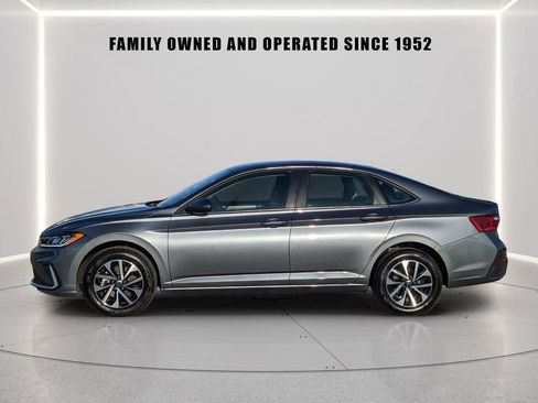 Used 2025 Volkswagen Jetta S image 3