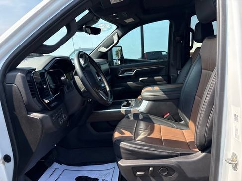 Used 2024 Chevrolet Silverado 2500 High Country w/ High Country Premium Package AWD/4WD image 8