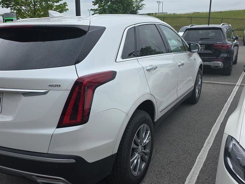 Used 2021 Cadillac XT5 Premium Luxury FWD image 4