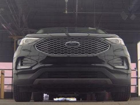 Used 2024 Ford Edge SEL w/ Convenience Package AWD/4WD image 3