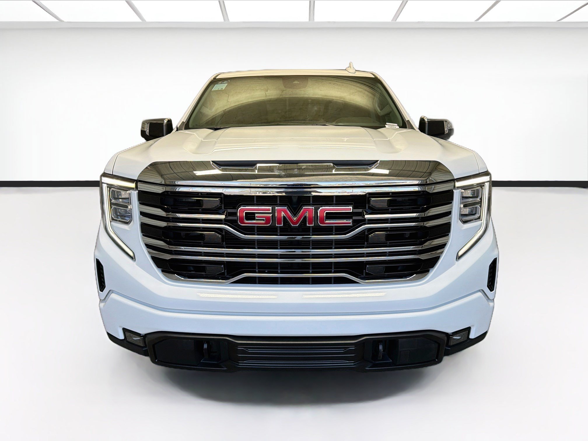 Used 2025 GMC Sierra 1500 SLT RWD image 2