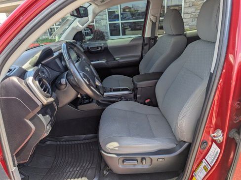Used 2020 Toyota Tacoma SR5 AWD/4WD image 11