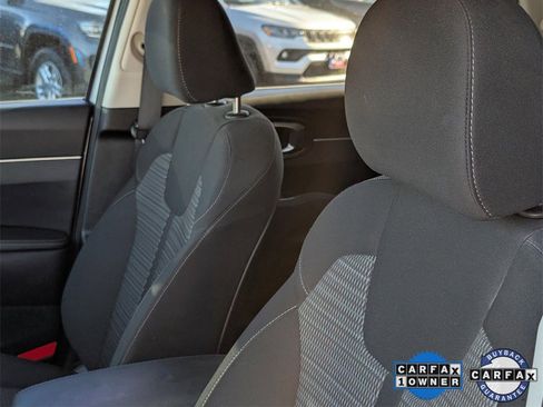 Used 2022 Kia Sorento LX image 18