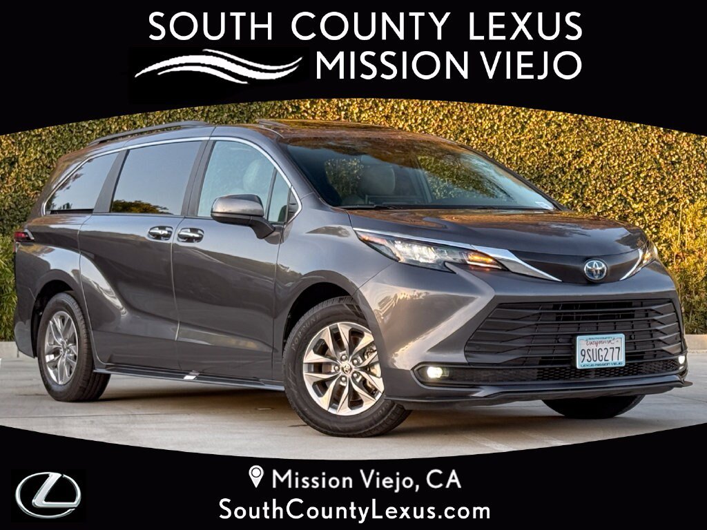 Used 2025 Toyota Sienna XLE FWD image 1